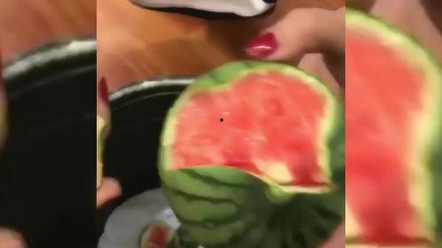 吃捧瓜去皮吗视频,揭秘吃捧瓜去皮的秘密