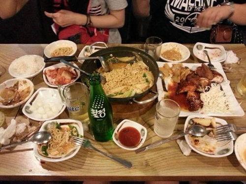 吃个夜宵顺道吃瓜,一场美食与八卦的邂逅之旅